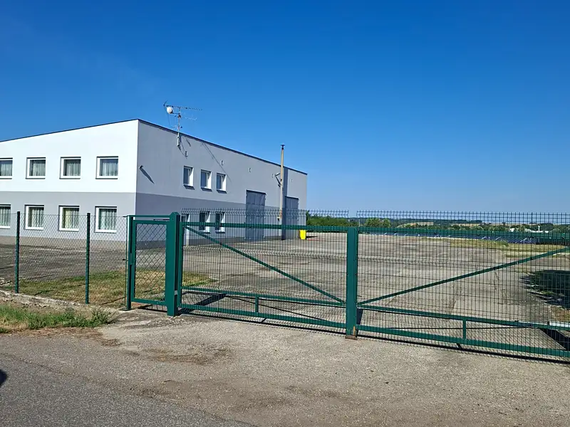 Prodej obchodního prostoru 341 m², Dolní Bousov – náhled fotky 1