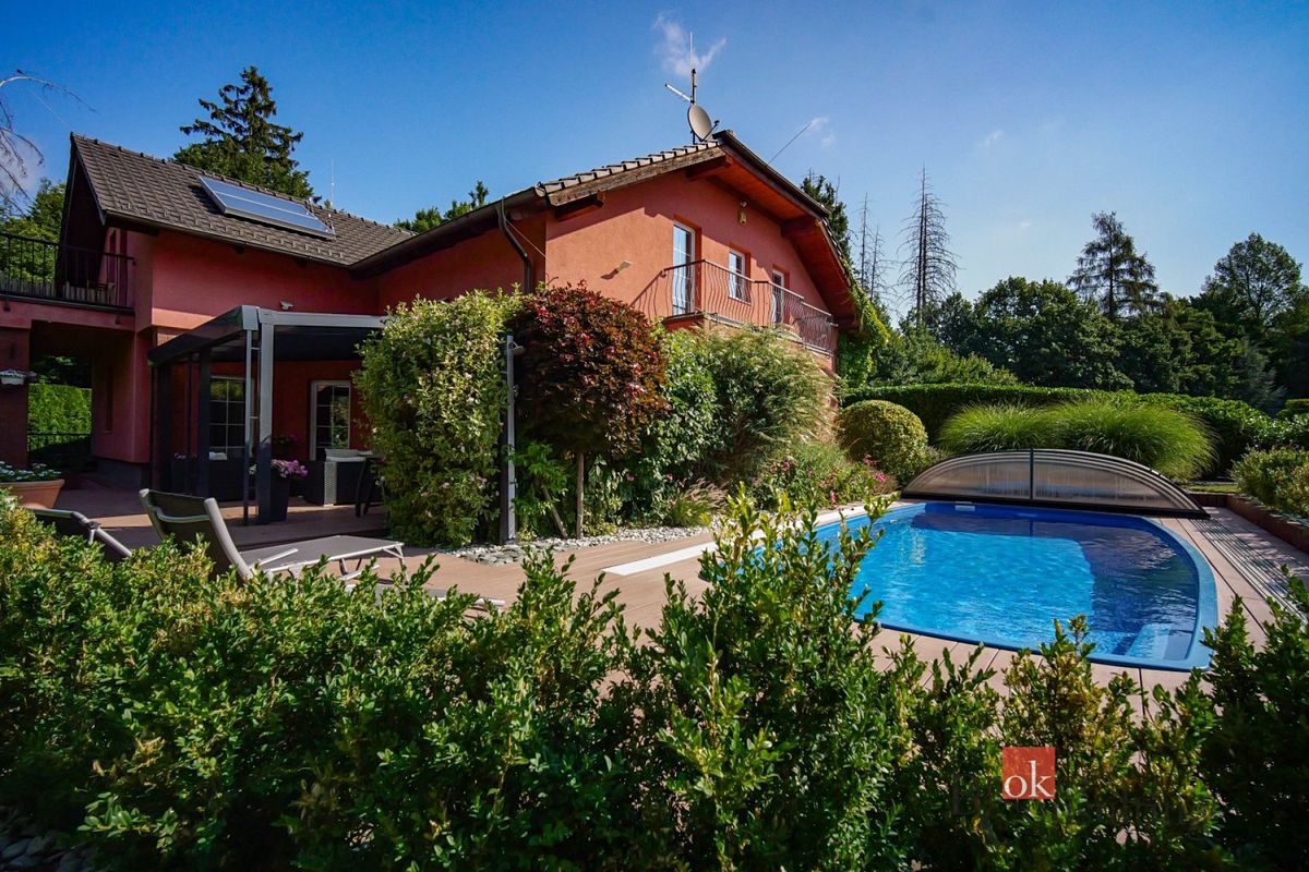 Prodej rodinného domu 389 m², pozemek 1118 m²
