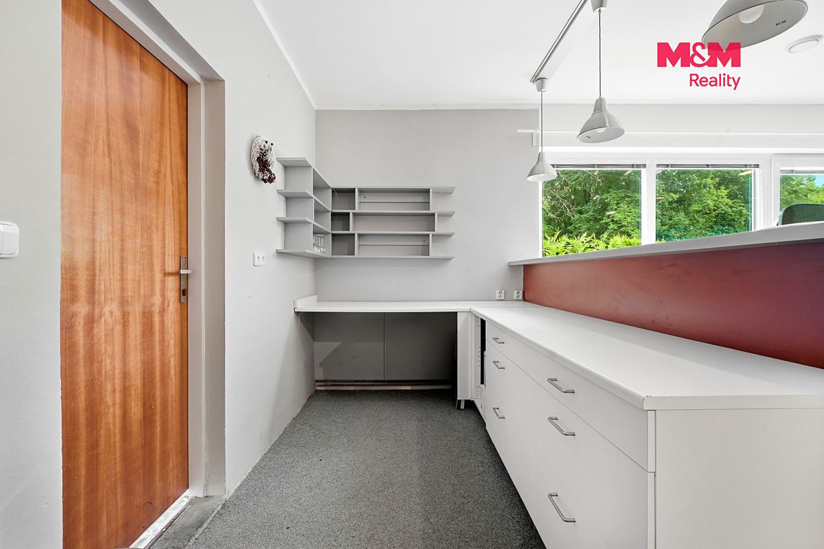 Prodej rodinného domu 220 m², pozemek 802 m² – fotografie 3