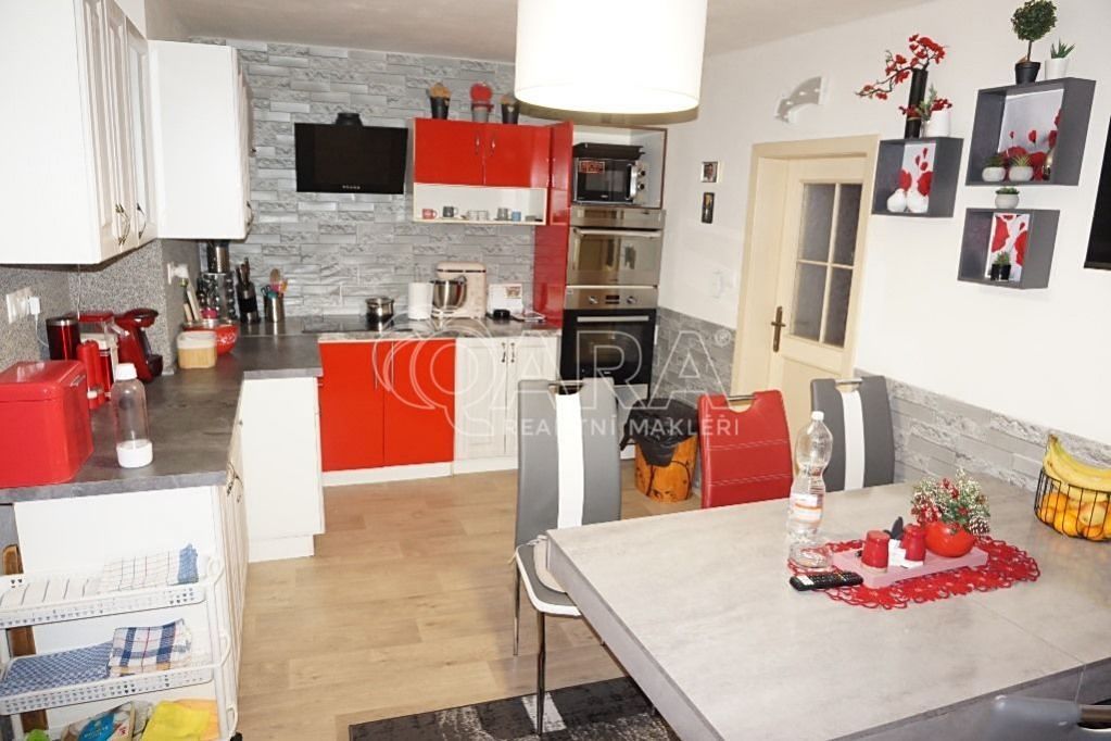Prodej rodinného domu 150 m², pozemek 171 m² – fotografie 2