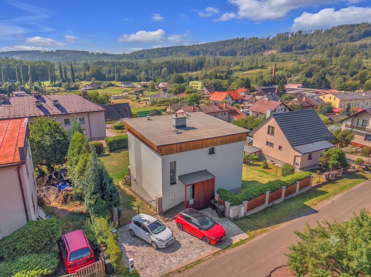 Prodej rodinného domu 180 m², pozemek 822 m² – fotografie 2