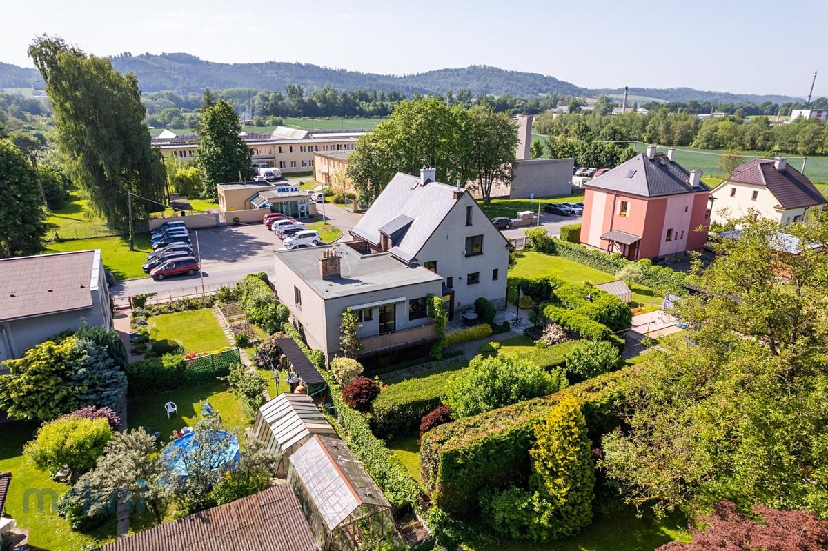 Prodej rodinného domu 216 m², pozemek 798 m²