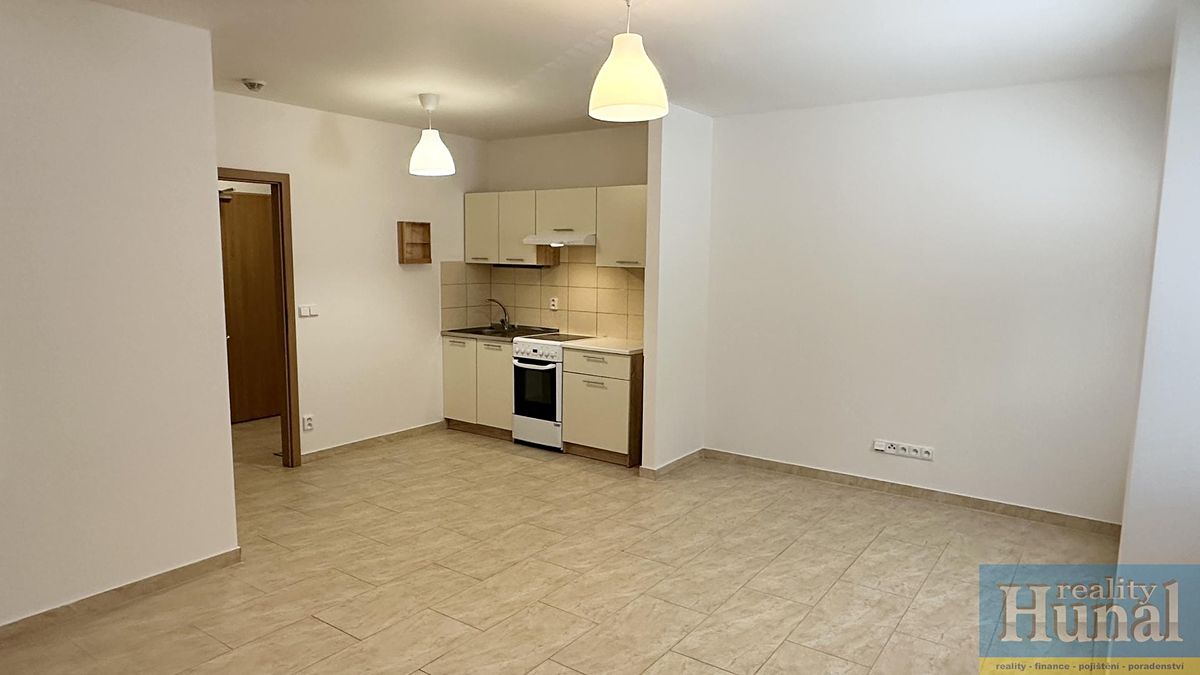 Pronájem bytu 1+kk 36 m² – fotografie 4