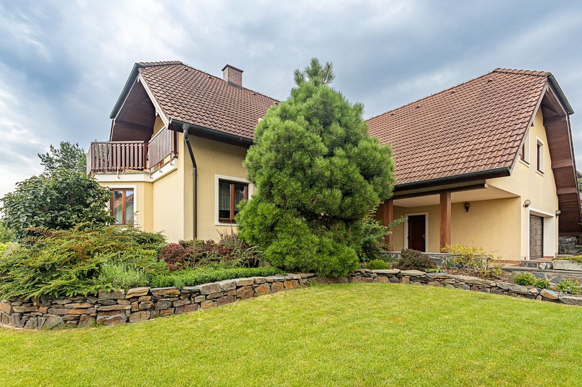 Prodej rodinného domu 285 m², pozemek 1060 m² – fotografie 3