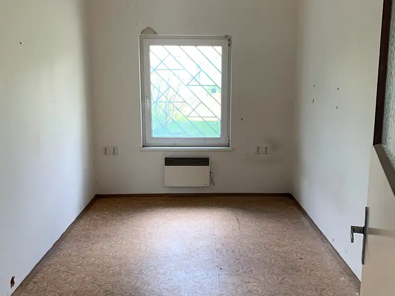 Prodej kanceláře 173 m², Milovice – náhled fotky 2