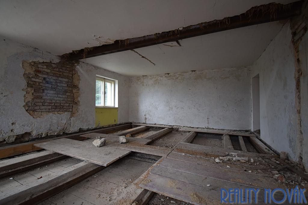 Prodej rodinného domu 425 m², pozemek 914 m² – fotografie 4