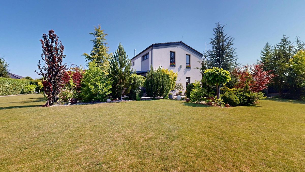 Prodej rodinného domu 120 m², pozemek 918 m² – fotografie 2