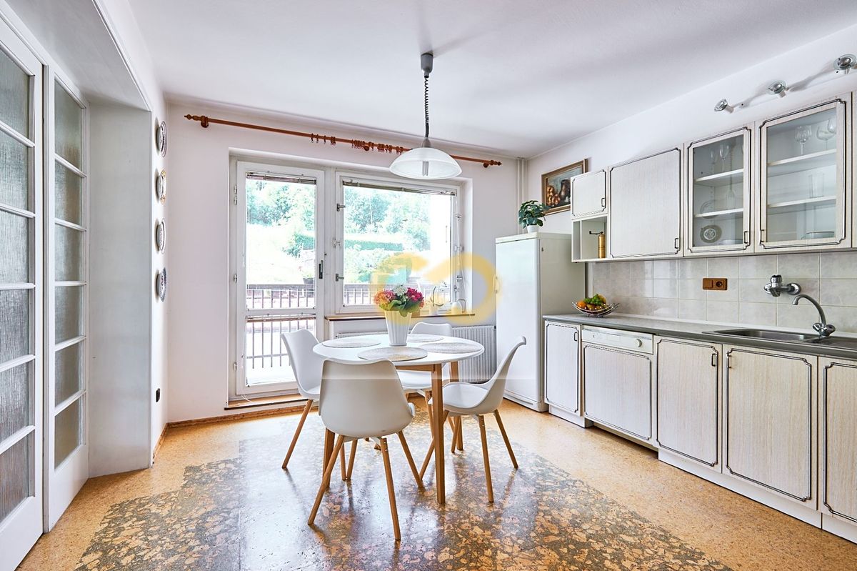 Prodej rodinného domu 284 m², pozemek 680 m² – fotografie 3