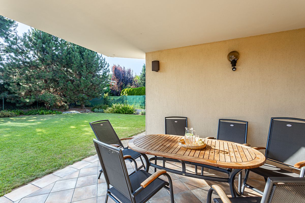 Prodej rodinného domu 285 m², pozemek 1060 m² – fotografie 5