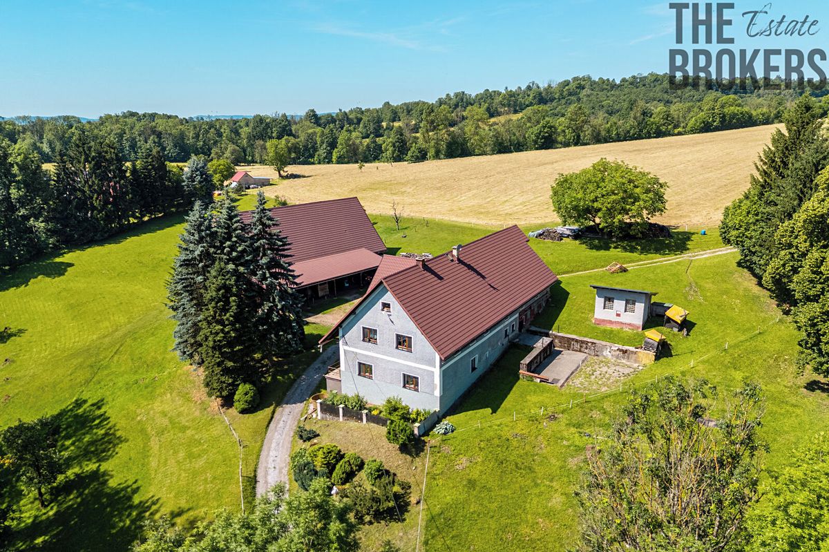 Prodej rodinného domu 242 m², pozemek 13584 m² – fotografie 2