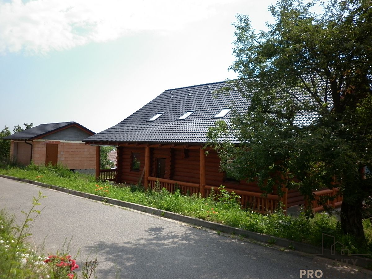 Prodej rodinného domu 287 m², pozemek 878 m² – fotografie 3