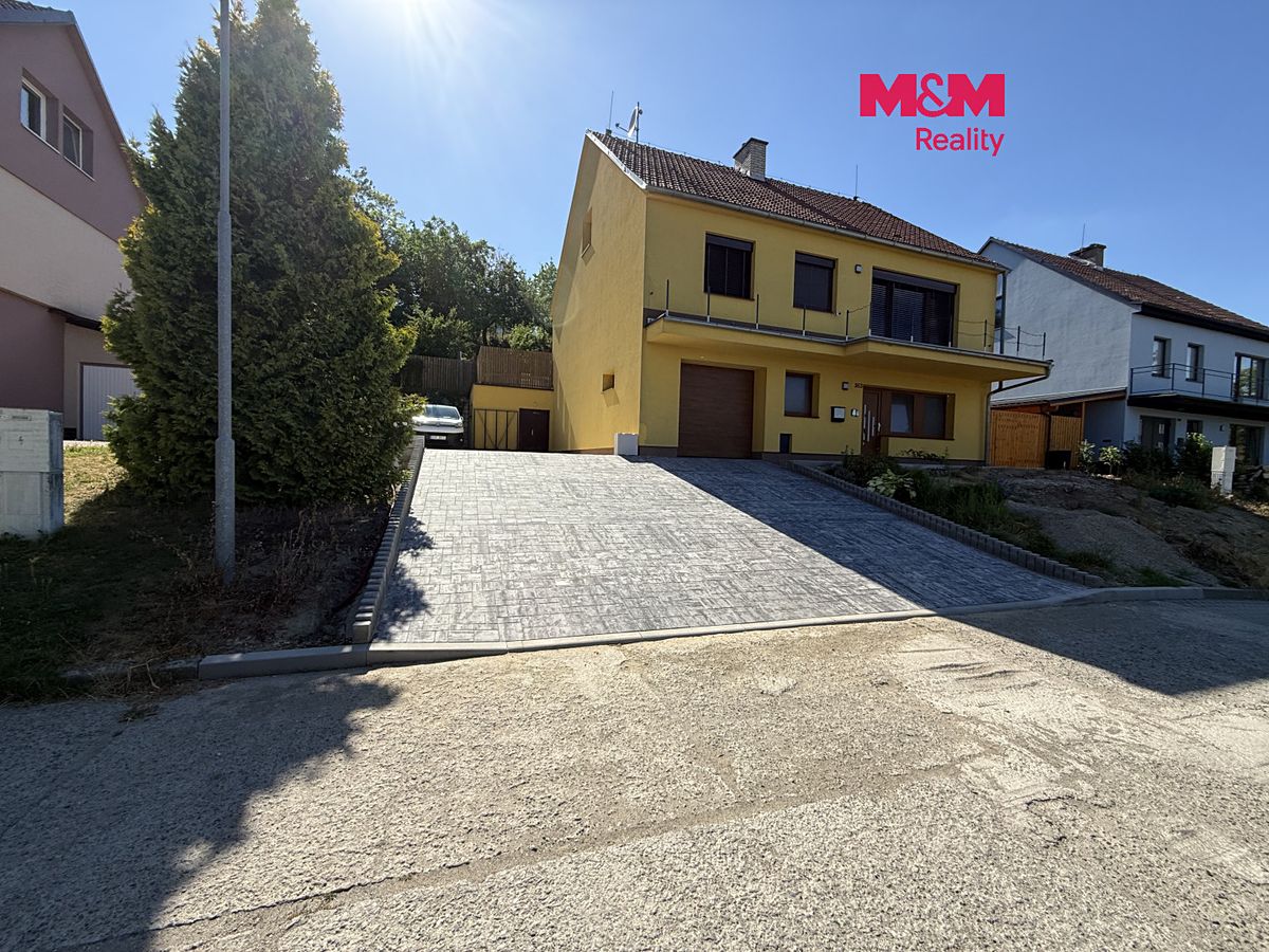 Prodej rodinného domu 250 m², pozemek 817 m²