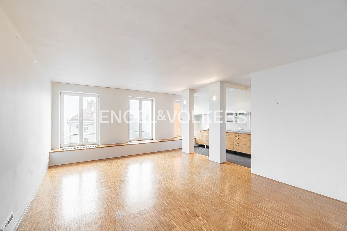 Pronájem rodinného domu 350 m², pozemek 253 m² – fotografie 2