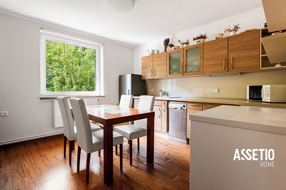 Prodej rodinného domu 244 m², pozemek 792 m² – fotografie 3