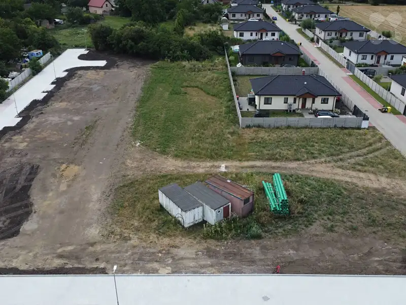 Prodej pole 827 m², Úžice – náhled fotky 1