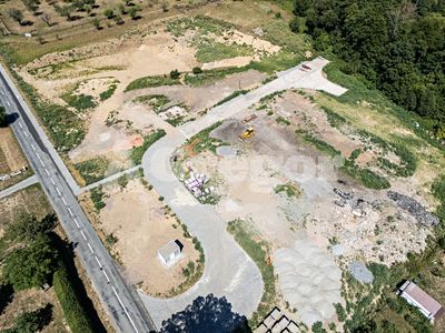 Prodej komerčního pozemku 2983 m²