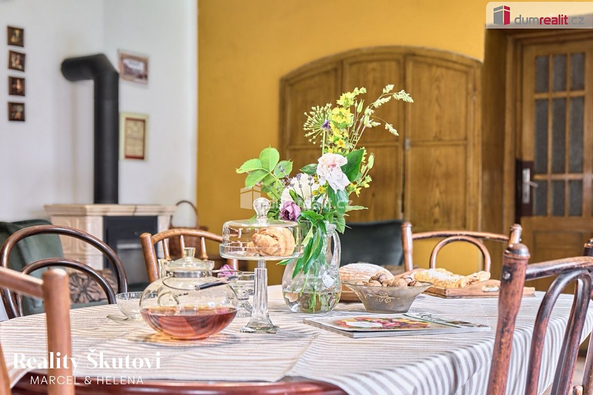 Prodej rodinného domu 293 m², pozemek 1149 m² – fotografie 5