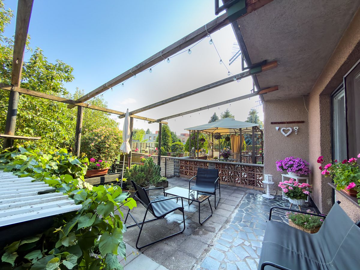 Prodej rodinného domu 180 m², pozemek 346 m² – fotografie 2