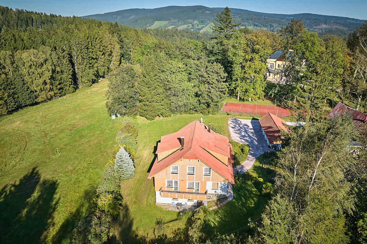 Prodej rodinného domu 322 m², pozemek 1690 m² – fotografie 3