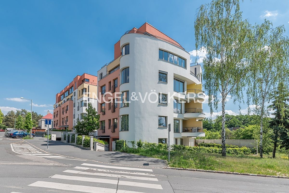 Pronájem garážového stání 13 m² – fotografie 3