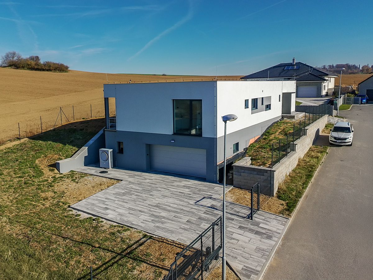 Prodej rodinného domu 224 m², pozemek 943 m²