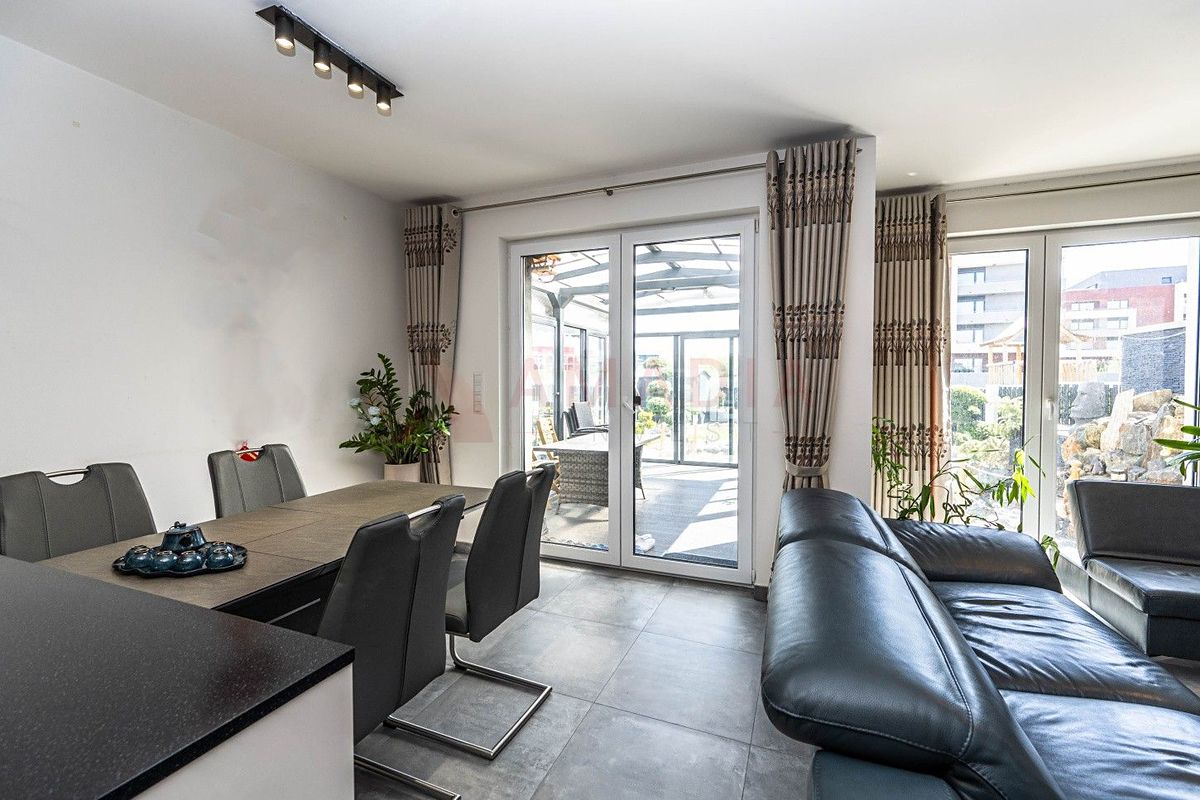 Prodej rodinného domu 143 m², pozemek 331 m² – fotografie 3