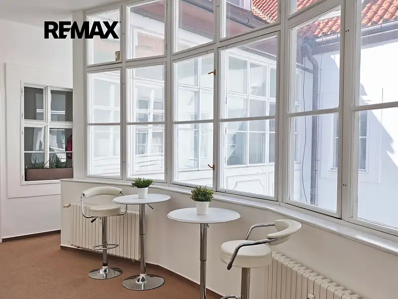 Pronájem kanceláře 255 m², Praha – náhled fotky 2