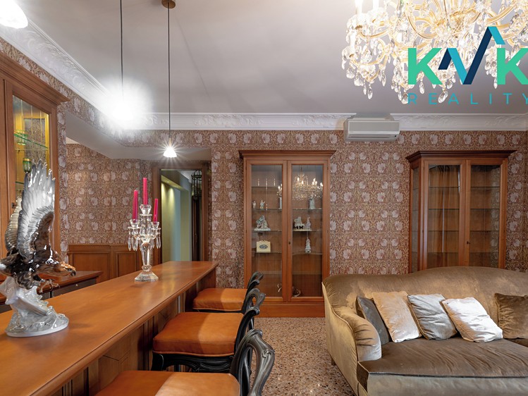 Квартира 6+ на продаж, 252 м² (2 з 40)