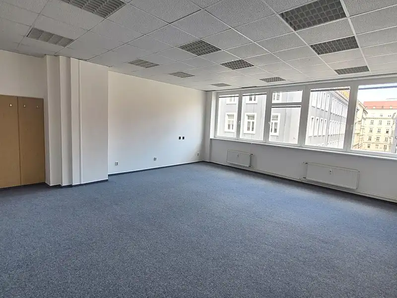 Pronájem kanceláře 153 m², Praha – náhled fotky 1