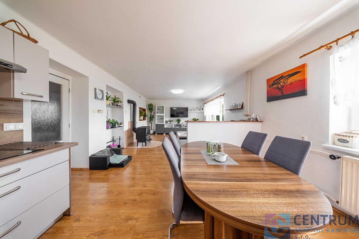 Prodej rodinného domu 243 m², pozemek 1440 m² – fotografie 4