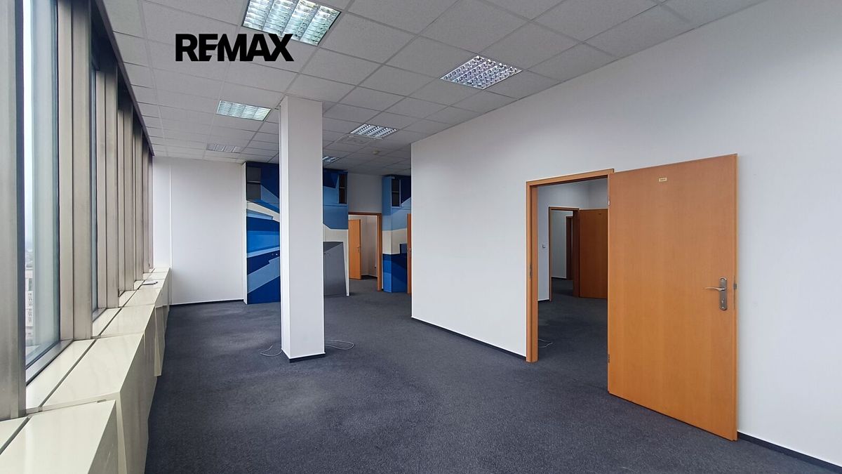 Pronájem kanceláře 470 m² – fotografie 4