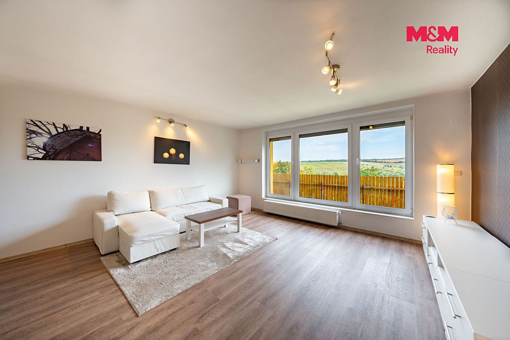 Prodej rodinného domu 250 m², pozemek 817 m² – fotografie 2