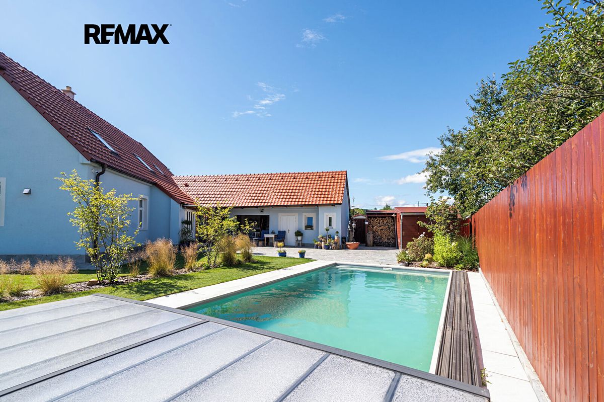 Prodej rodinného domu 310 m², pozemek 1227 m² – fotografie 3