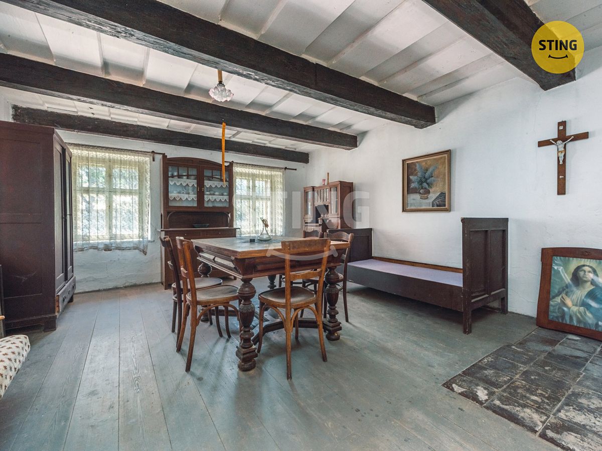 Prodej rodinného domu 300 m², pozemek 929 m² – fotografie 2