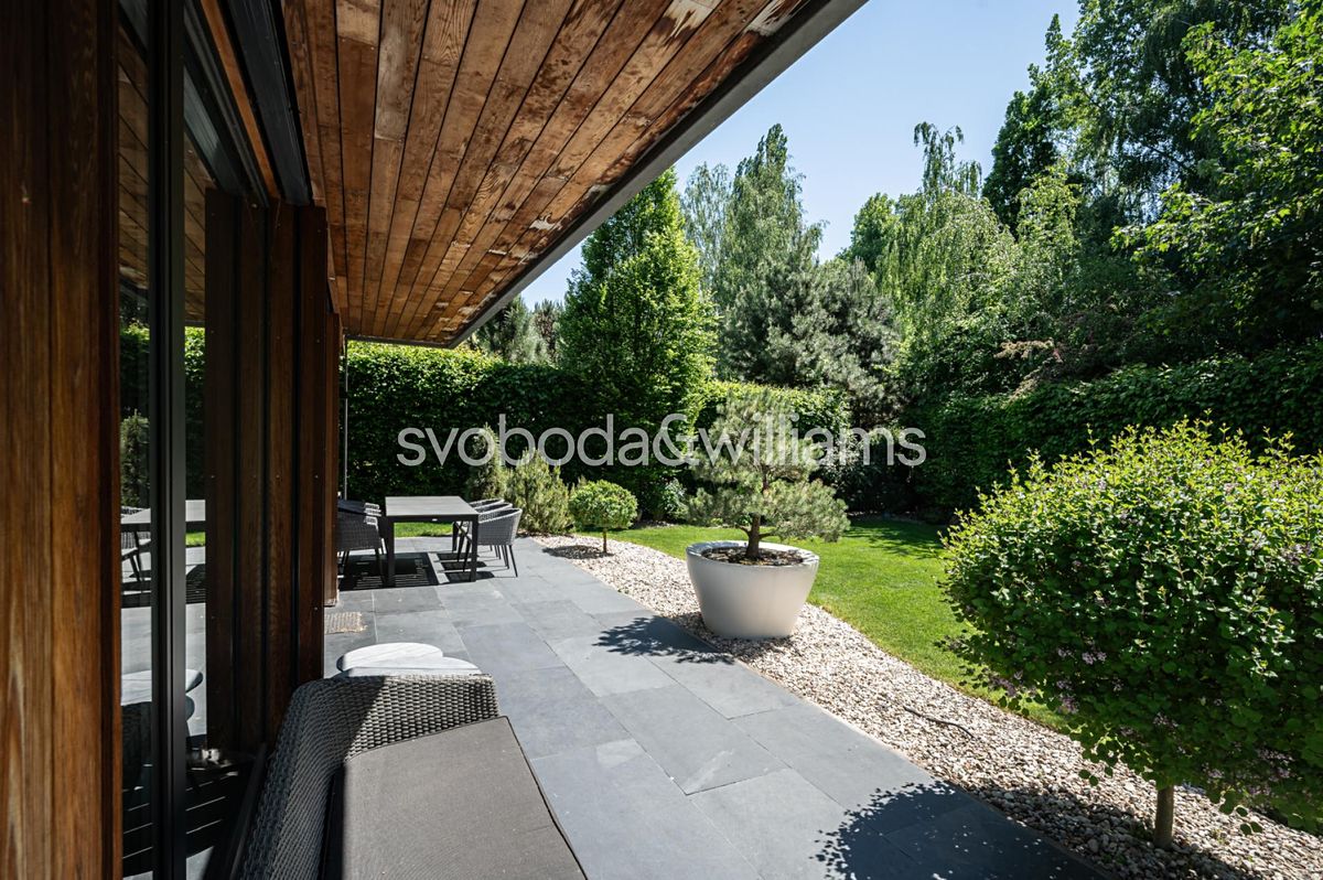 Prodej rodinného domu 204 m², pozemek 947 m² – fotografie 3