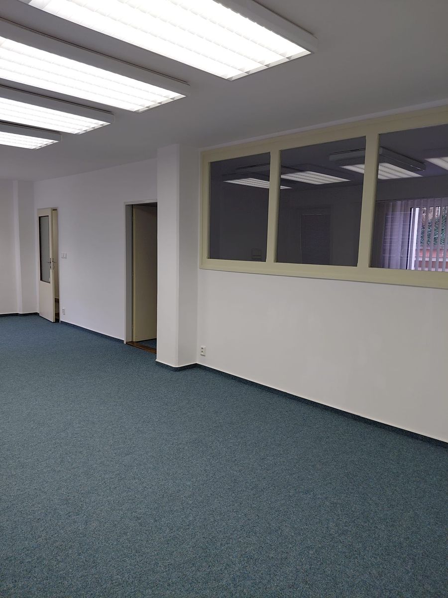 Pronájem kanceláře 58 m² – fotografie 3