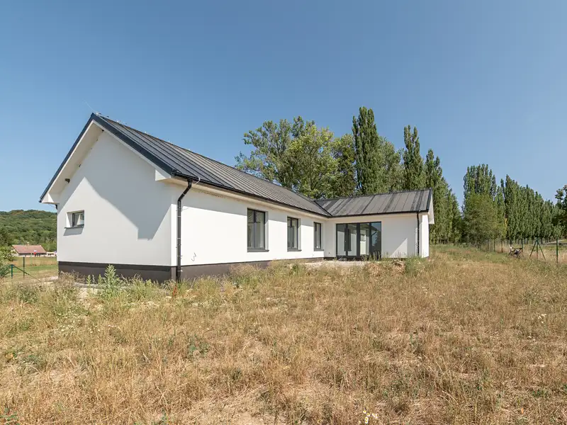 Prodej rodinného domu 211 m², pozemek 1484 m², Domousnice – náhled fotky 1