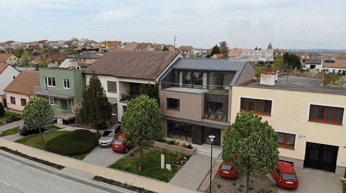 Prodej rodinného domu 140 m², pozemek 713 m² – fotografie 2