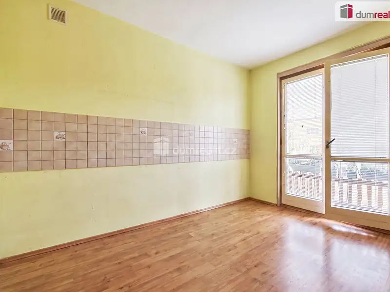 Prodej bytu 2+1 71 m², Ostrov – náhled fotky 1