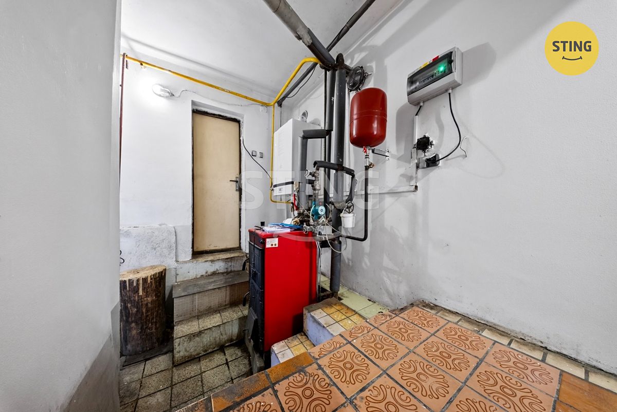 Prodej rodinného domu 220 m², pozemek 689 m² – fotografie 5