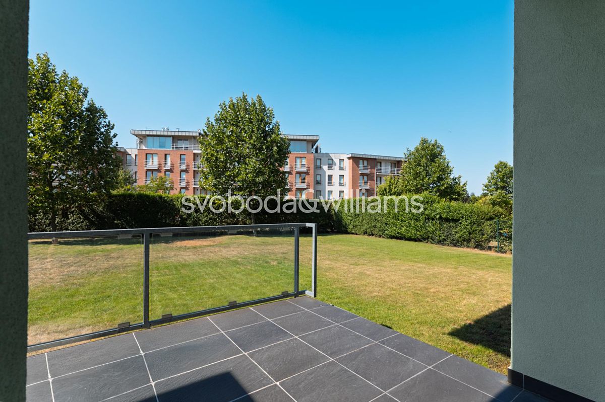 Pronájem rodinného domu 350 m², pozemek 1174 m² – fotografie 4
