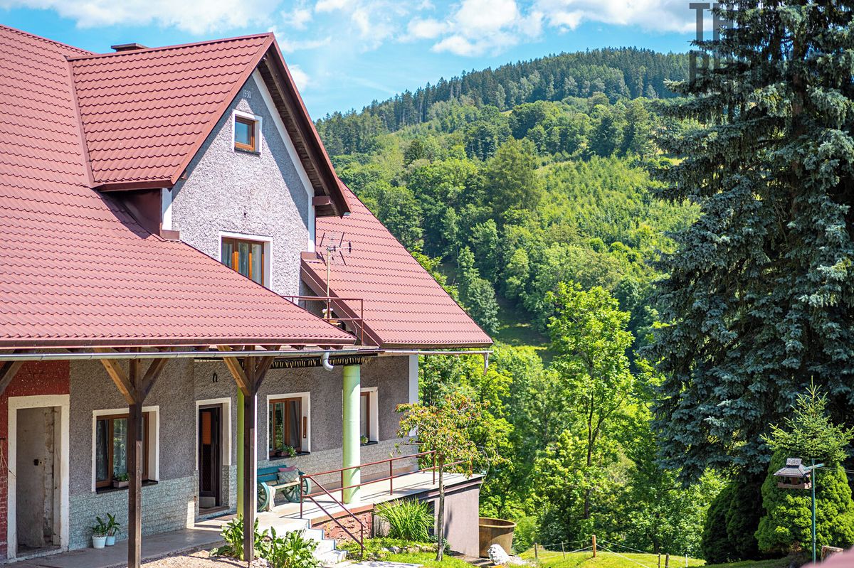 Prodej rodinného domu 242 m², pozemek 13584 m² – fotografie 3