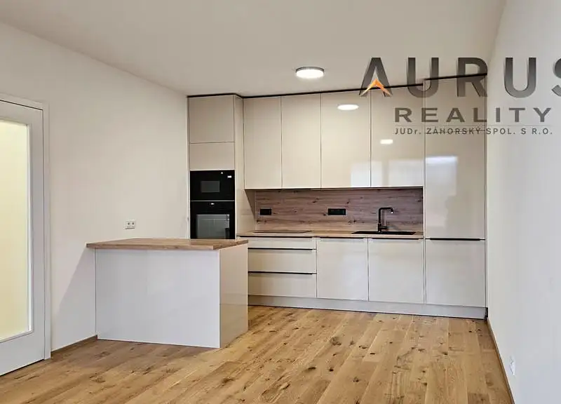 Pronájem bytu 2+kk 60 m², Praha – náhled fotky 1