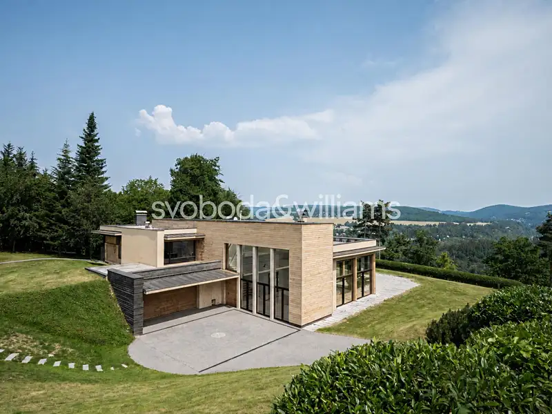 Prodej rodinného domu 908 m², pozemek 83722 m², Davle – náhled fotky 1