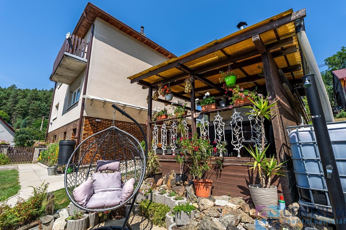 Prodej rodinného domu 243 m², pozemek 1440 m² – fotografie 2