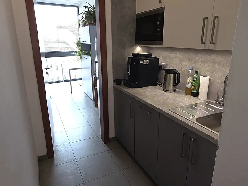 Pronájem kanceláře 24 m², Pardubice – náhled fotky 3