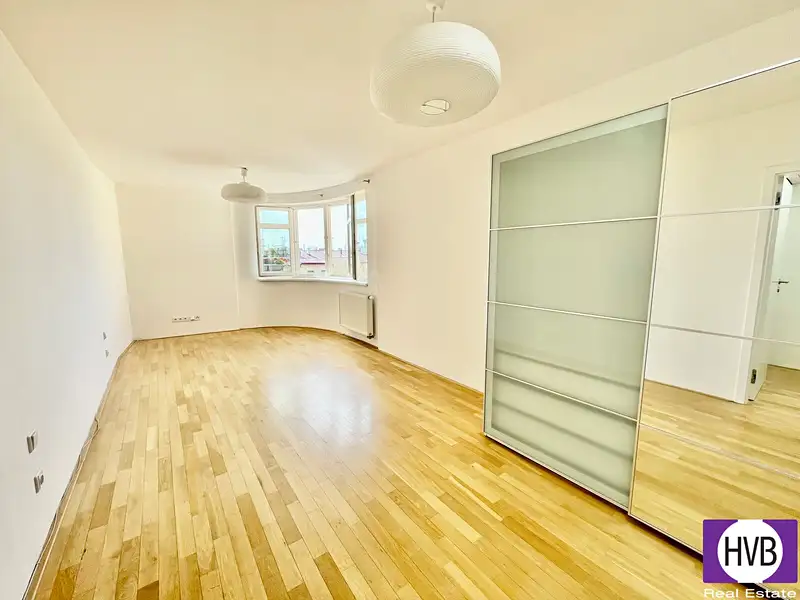 Prodej bytu 2+kk 72 m², Praha – náhled fotky 2