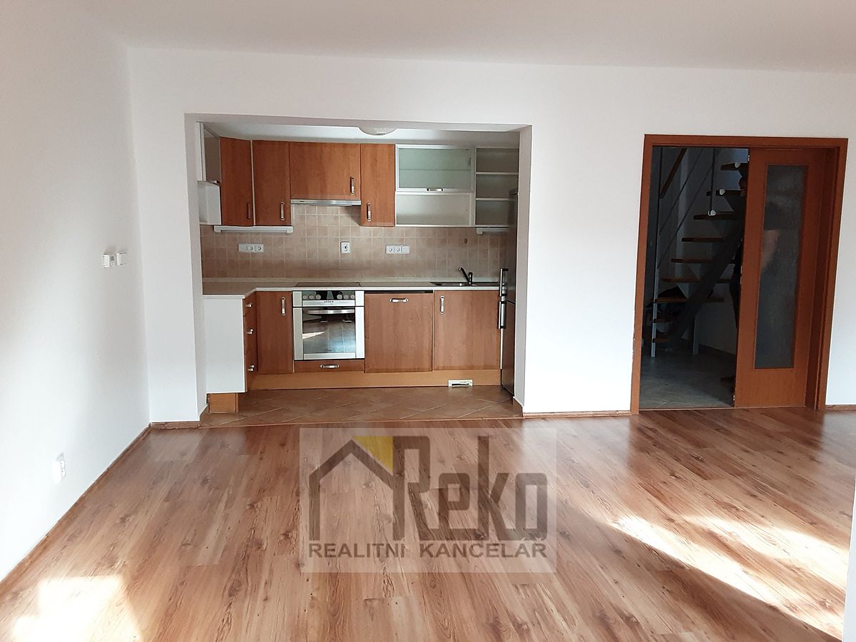 Pronájem bytu 4+kk 150 m² – fotografie 2
