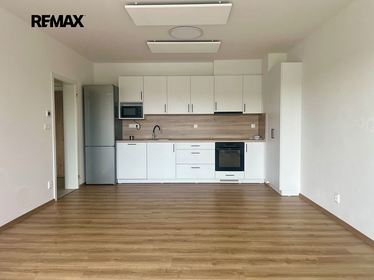 Pronájem bytu 4+kk 93 m² – fotografie 2