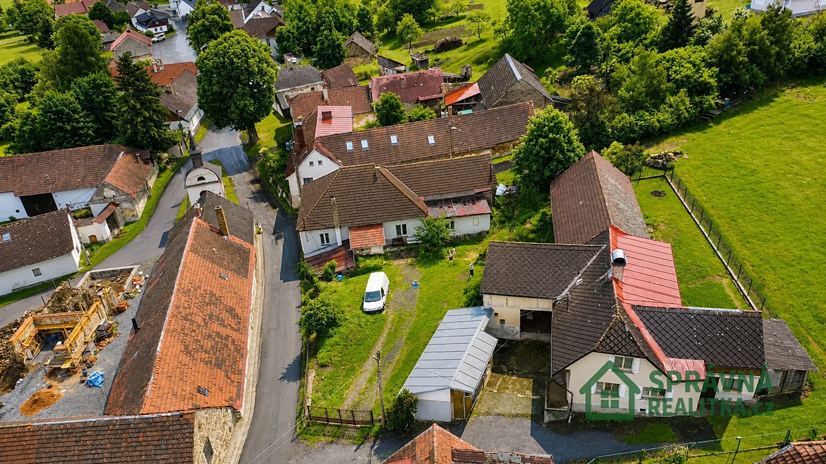 Prodej vícegeneračního domu 220 m², pozemek 932 m² – fotografie 2
